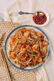 Heat a wok over high heat. Hong Kong Style Shrimp Chow Mein Noodles The Woks Of Life