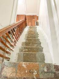 how to install carpet runner on stairs