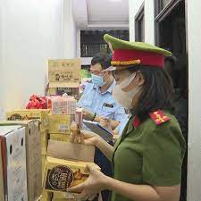 Hà Nội, Thanh Hóa phát hiện hàng tấn bánh kẹo, thực phẩm không rõ nguồn gốc  - 18.09.2021, Sputnik Việt Nam