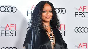 rihanna shares first selfie of the year