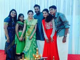 Her father, mohan pillai, is an advocate by profession while her mother shanthi runs a dance school. Wedding Bell Rings For Tollywood Actress Dancer Saranya Mohan Indian Celebrity Events