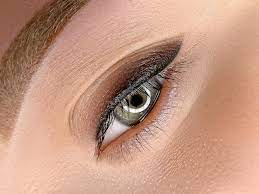 permanent makeup of the upper eyelid
