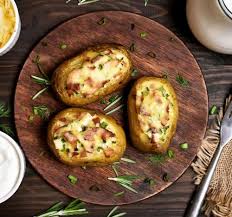 Kukus kentang sampai empuk, kemudian haluskan. Sedang Diet Coba 10 Resep Makanan Dari Kentang Yang Bergizi Dan Pantang Kamu Lewatkan