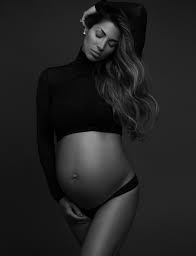 Fine Art Maternity Photography by Lola Melani. Artistic pregnancy.