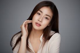 She first came to theater in 2000 and won an award for best new actress. Kang So Ra Imdb