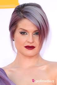 Kelly osbourne shocked fans when she showed off her drastic 22.5 kilo weight loss earlier this fans have noticed kelly osbourne's changing appearance of late, particularly her significant weight loss. Kelly Osbourne Frisur Zum Ausprobieren In Efrisuren