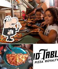 round table pizza 7460 w lake mead