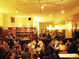 Tripadvisor sitesinde 5 üzerinden 4 puanla derecelendirilmiş ve berlin bölgesindeki 7.940 restoran arasında 227. Prater Garten Tasteatlas Recommended Authentic Restaurants