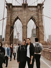 walking the brooklyn bridge easy to