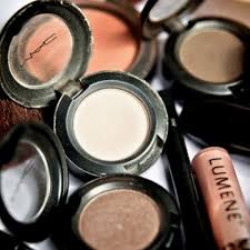7 dangerous chemicals in your cosmetics