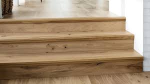 perfis de escada em madeira maciça
