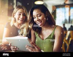 Girlfriends talking cafe hi-res stock photography and images - Alamy
