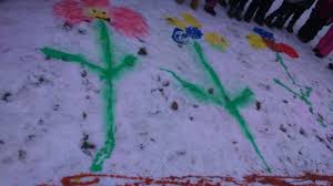 Zimowa łąka- malowanie farbami na śniegu… | Przedszkole Bajka Chojnice