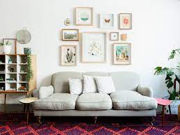 How to make a photo wall {hanging a picture}have you ever wondered how to get your nails just right to create a photo wall? 6 Steps To Creating An Inspiring Gallery Wall