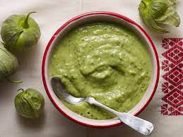 salsa verde cruda con aguacate pati