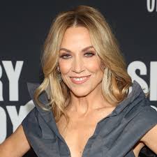 sheryl crow stuns fans in makeup free