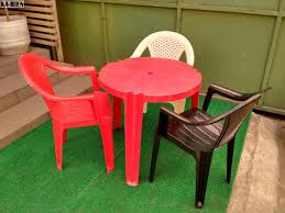 Les chaises en plastique sont légères, elles se rangent rapidement et s'adaptent facilement au nombre de clients. Mobilier Chaises Et Tables En Plastique Pointe Noire Pointe Noire Ka Bien