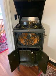 this century old phonograph still plays