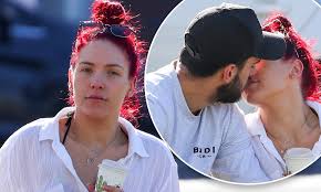 Besides these, her dress size is 4 us, shoe size is 7.5 us and bra size is 32a. Dwts Judge Sharna Burgess Is Spotted Kissing A Mystery Man In Bondi After Bachelorette Rumours Daily Mail Online