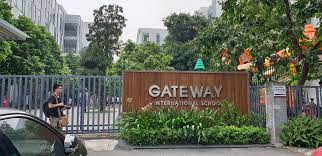 Nữ nhân viên trường Gateway bỏ quên bé trai 6 tuổi trên ôtô vẫn chưa về nhà