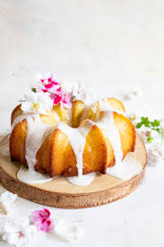 vanilla pound cake with lemon glaze