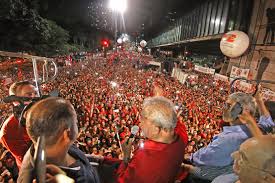 Resultado de imagem para Lula bandeiras