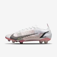 Keep striking forward and scoring with incredible performance attributes and style memorable to teammates, opponents, and fans alike. Women S Soccer Cleats Shoes Nike Com