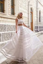 Abiti da sposa , la collezione 2021 disponibile online a prezzi economici alla portata di tutte le spose che per il proprio matrimonio scelgono di indossare. Abiti Da Sposa Zolotas