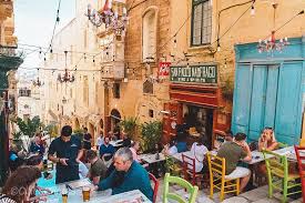 Aqui você encontra informações sobre nossos pacotes e preços de cursos de inglês em malta na cidade de st. Todas As Festas Das Vilas Em Malta Cinco Cantos Travel Blog
