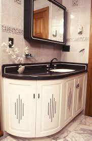There is no mistaking this as anything other than a 1920's art deco style bathroom. Art Deco Anyone Eklektisch Badezimmer Boston Houzz