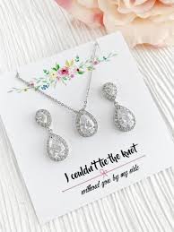 bridesmaid jewelry why it makes a
