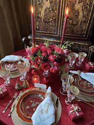 red and gold themed christmas table