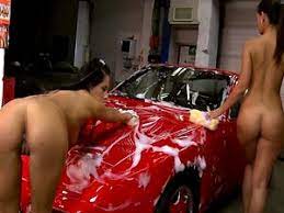 Sexy autowasche nackt