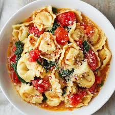 tortellini pasta in garlic spinach