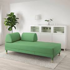 Dai divani letto angolari ai modelli a due posti e varianti con letto singolo, diverse sono le proposte del brand per vivere a pieno lo spazio living. Pin Su Dnevna Soba