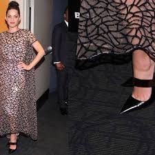 marion cotillard removed her shoes mid