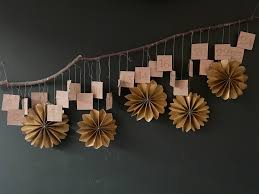 pretty paper flowers to decorate gifts