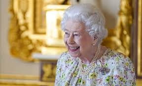 Queen Elizabeth II Spotted Using Walking Stick - Sada El balad