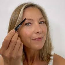 how to style thin eyebrows with makeup