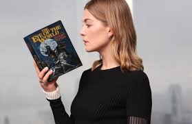 Weighing in at over 4 million words, the wheel of time books are assuredly among the longest fantasy series out there, although reliable data on the matter is elusive how did word distributions to his characters change over time? Rosamund Pike To Star As Moiraine In Amazon S Wheel Of Time Adaptation Tor Com