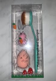makeup brush and sponges