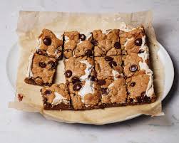 s mores chocolate chip cookie bars by