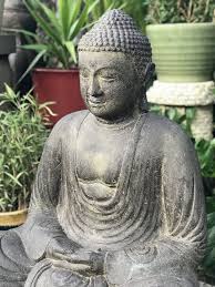 stone meditating kura garden buddha