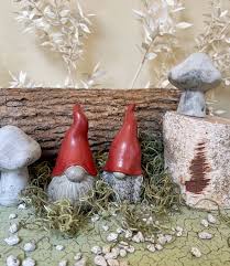 Red Hat Garden Gnome Couple Set Of 2