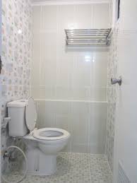 Desain minimalis bisa diterapkan pada berbagai ruangan di rumah seperti kamar tidur, dapur, ruang tamu, dan kamar mandi. 11 Interior Desain Kamar Mandi Sederhana Minimalis Minimalist Bathroom Design Bathroom Trends Minimalist Bathroom