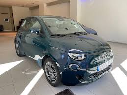 Fiat 500 Coche pequeño en Verde ocasión en SALT por € 21.990,-