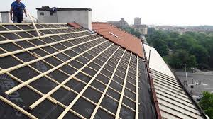 Руме строй ви предлага намиране на течове на покриви, монтаж и ремонт на всички видове покриви, пренареждане на керемидени покриви, както и монтаж и ремонт на улуци. Remont Na Pokriv Na Zhilishna Kooperaciya V Sofiya Gama Stroj Eood