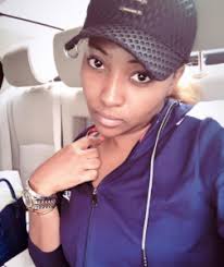 lilian esoro shows off her real face
