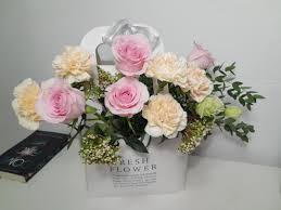 mixed roses valentine gift flowers for
