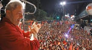 Resultado de imagem para Fotos de Lula com multidÃµes